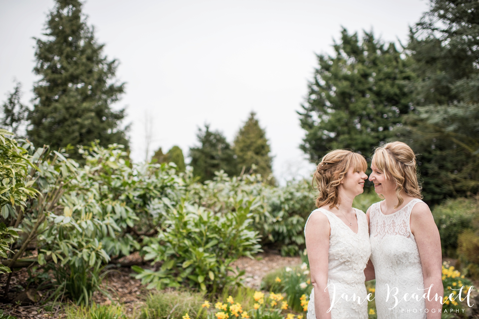 Burnby Hall Gardens wedding photography by Jane Beadnell Photography_0005